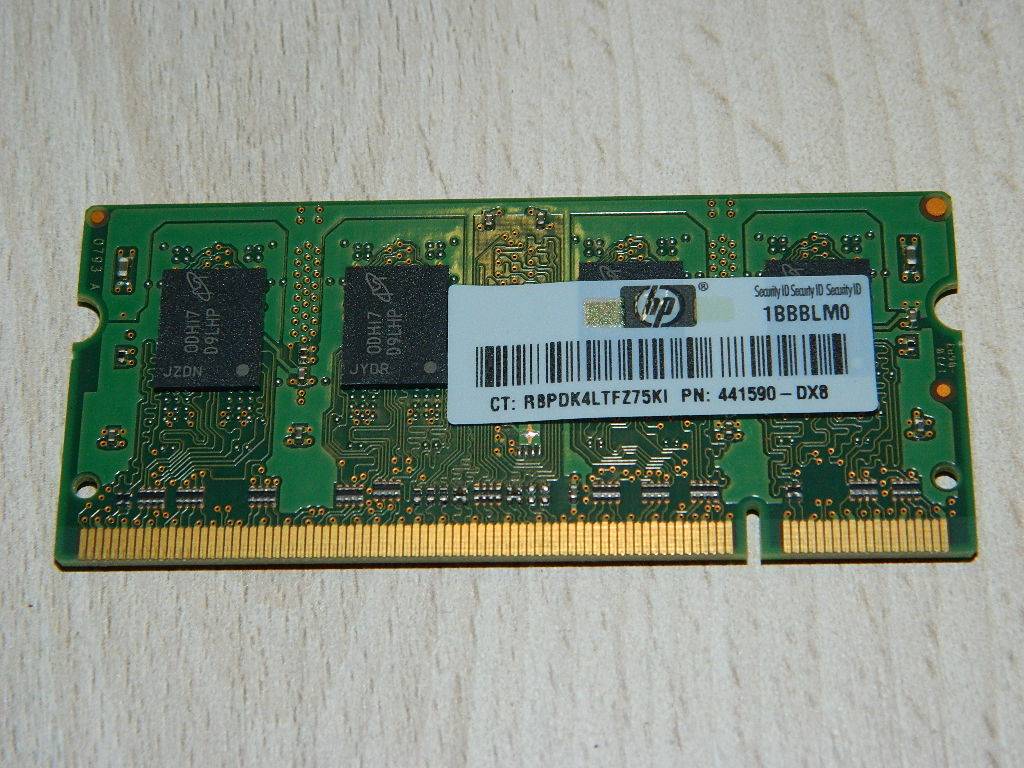 Compaq CQ2510FR Barrette mémoire 1GB 1Rx8 PC2-6400S réf : MT8HTF12864HZ