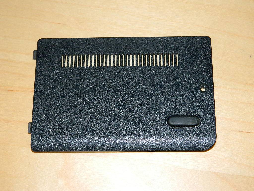 Easynote VESUVIO G Plasturgie cache disque dur (côté droit) EBPF1004010