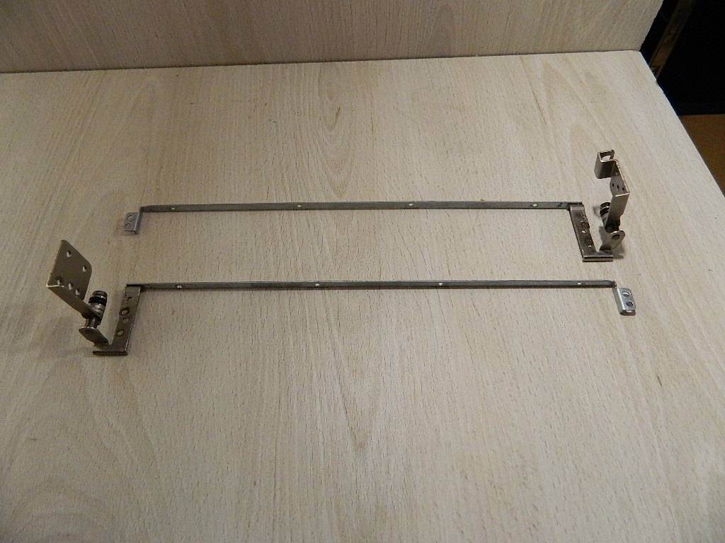 Toshiba Satellite C870D-10K Charnières droite et gauche H000037550 / H000037560