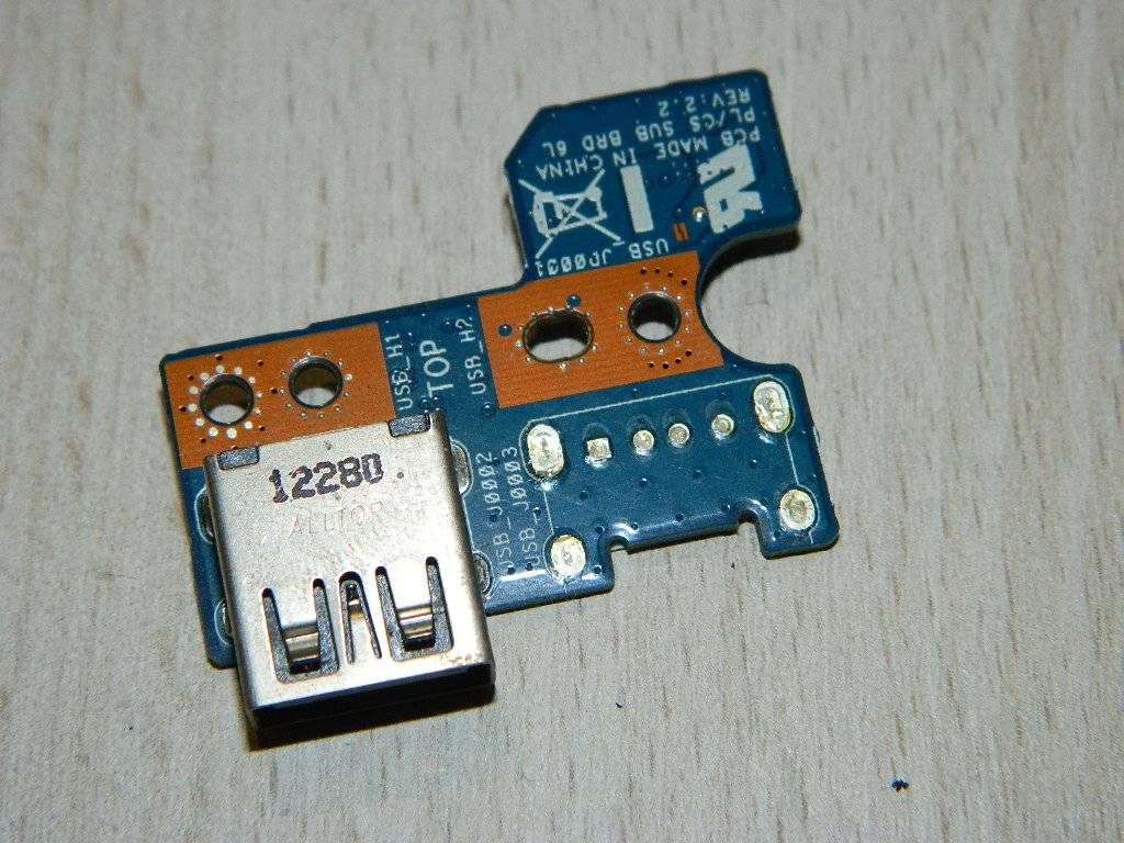 Toshiba Satellite C870D-10 Module USB + nappe N0ZWG10C01