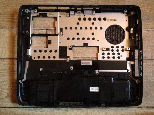 Toshiba Satellite A60FR Plasturgie coque, capot inférieur V000040390