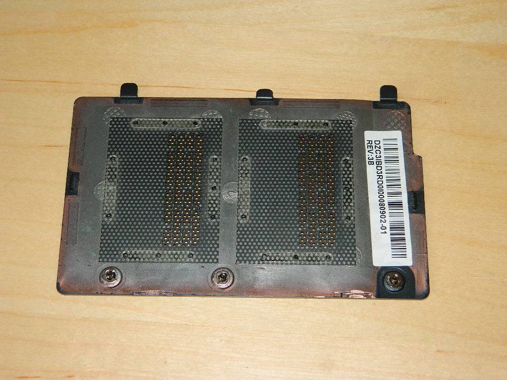 Toshiba satellite P300-1H0  Plasturgie cache ventilation DZC3IBD3RD0I00080902-01