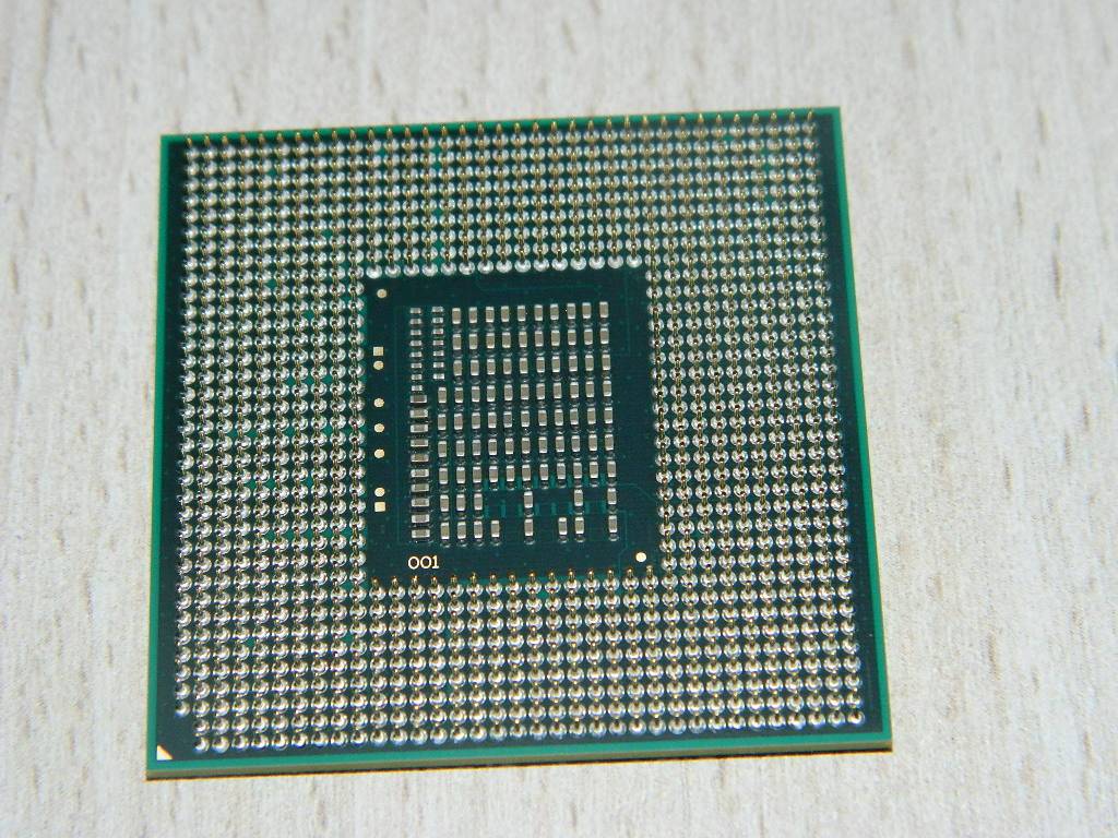 Toshiba PRO C650-EZ1551 Processeur Intel Core i3-2330M  2.20 GHz  model : SR04J