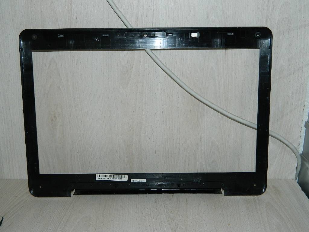 Toshiba PRO L450-EZ1510 Plasturgie contour écran AP0BF000300