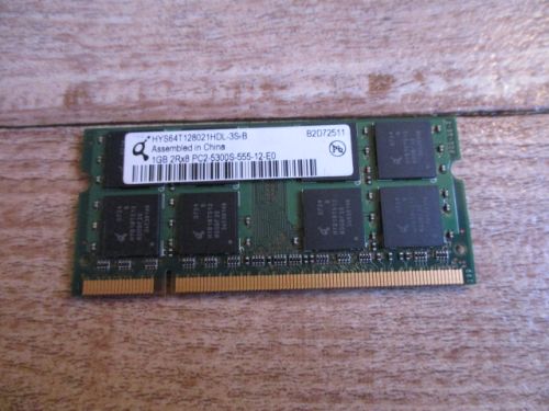 Nec Versa P570 1GB 2Rx8 PC2-5300S-555-12-E0 HYS64T128021HDL-3S-B